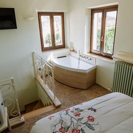 Bed and Breakfast La Casa Delle Api Оффида Экстерьер фото