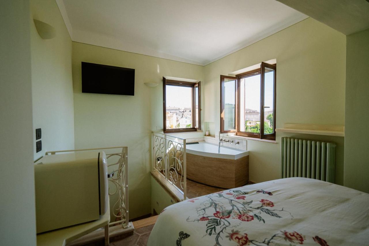 Bed and Breakfast La Casa Delle Api Оффида Экстерьер фото