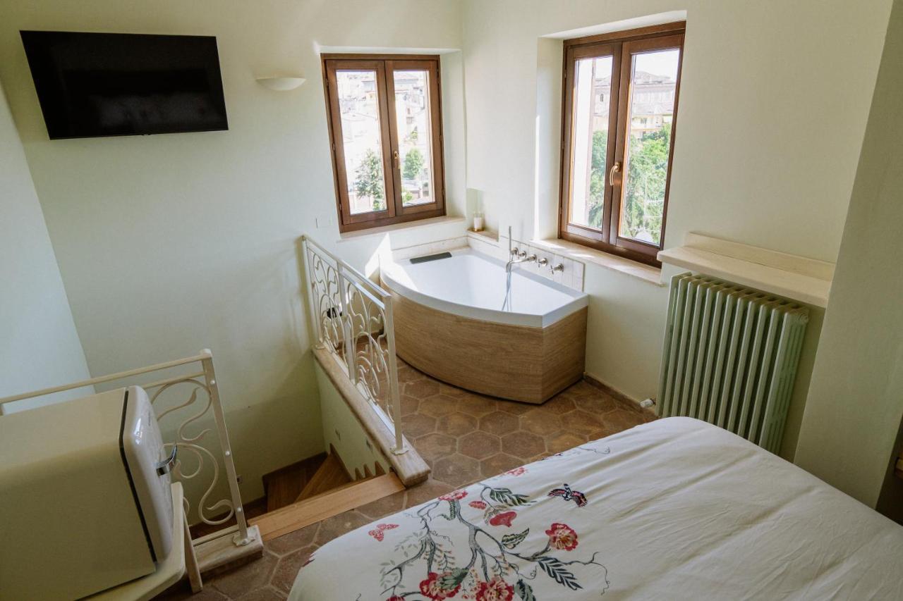 Bed and Breakfast La Casa Delle Api Оффида Экстерьер фото